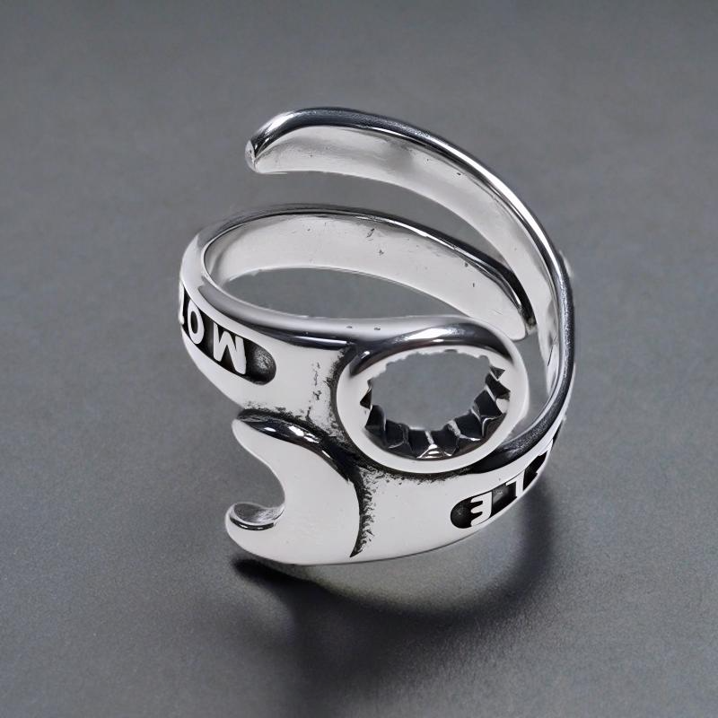 Bague Chevalière en Acier Inoxydable au Design Clé de Motocyclette Élégante