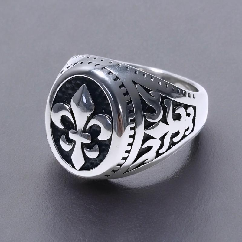 Bague Chevalière en Acier Inoxydable Ornée d’une Fleur de Lys Élégante