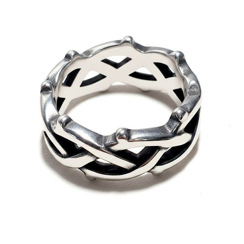 Bague Chevalière en Acier Inoxydable aux Os Entrelacés – Élégance Contemporaine