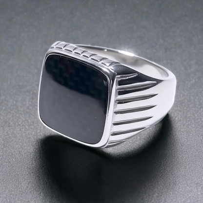 Bague Chevalière en Acier Inoxydable au Design Carboné Élégant