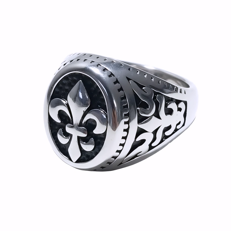 Bague Chevalière en Acier Inoxydable Ornée d’une Fleur de Lys Élégante