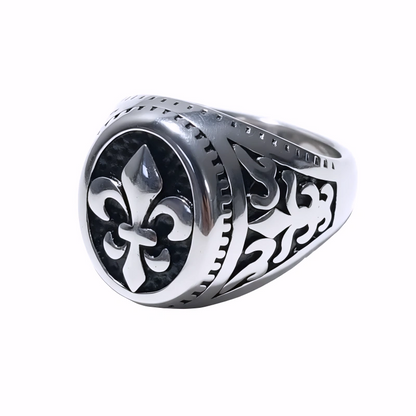 Bague Chevalière en Acier Inoxydable Ornée d’une Fleur de Lys Élégante